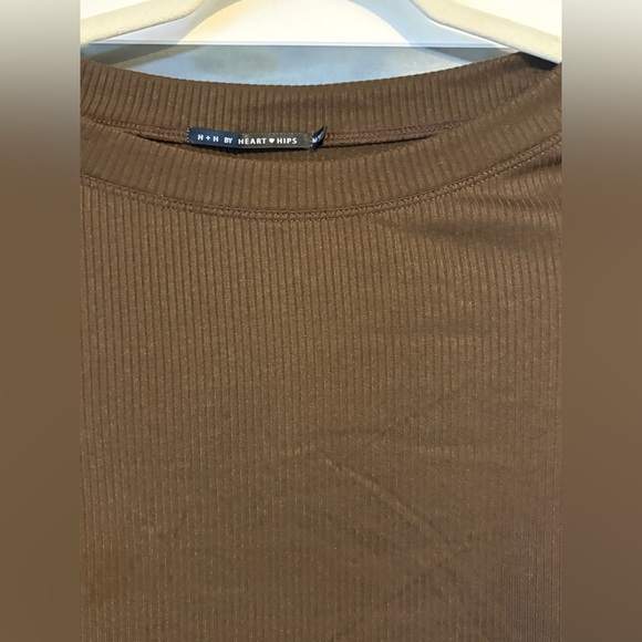 Heart +Hips Ribbed Long Sleeve Wide Neck Top With Four Button Detail - NWT - Picture 9 of 17